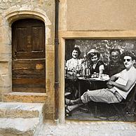 Oude deur en foto in het oud Romeinse stadje Vaison-la-Romaine, Provence, Frankrijk
<BR><BR>Zie ook www.arterra.be</P>